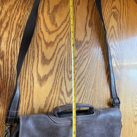 Le Donne Brown Leather Messenger Bag - Picture 9 of 14